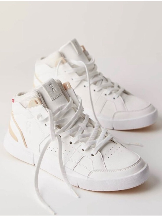 On Running Shoes - On cloud Running The Roger Clubhouse Mid High Top White Tan Women’s 6 Athletic